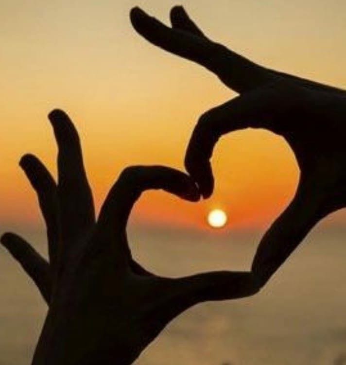 Hand heart Sunset wall art
