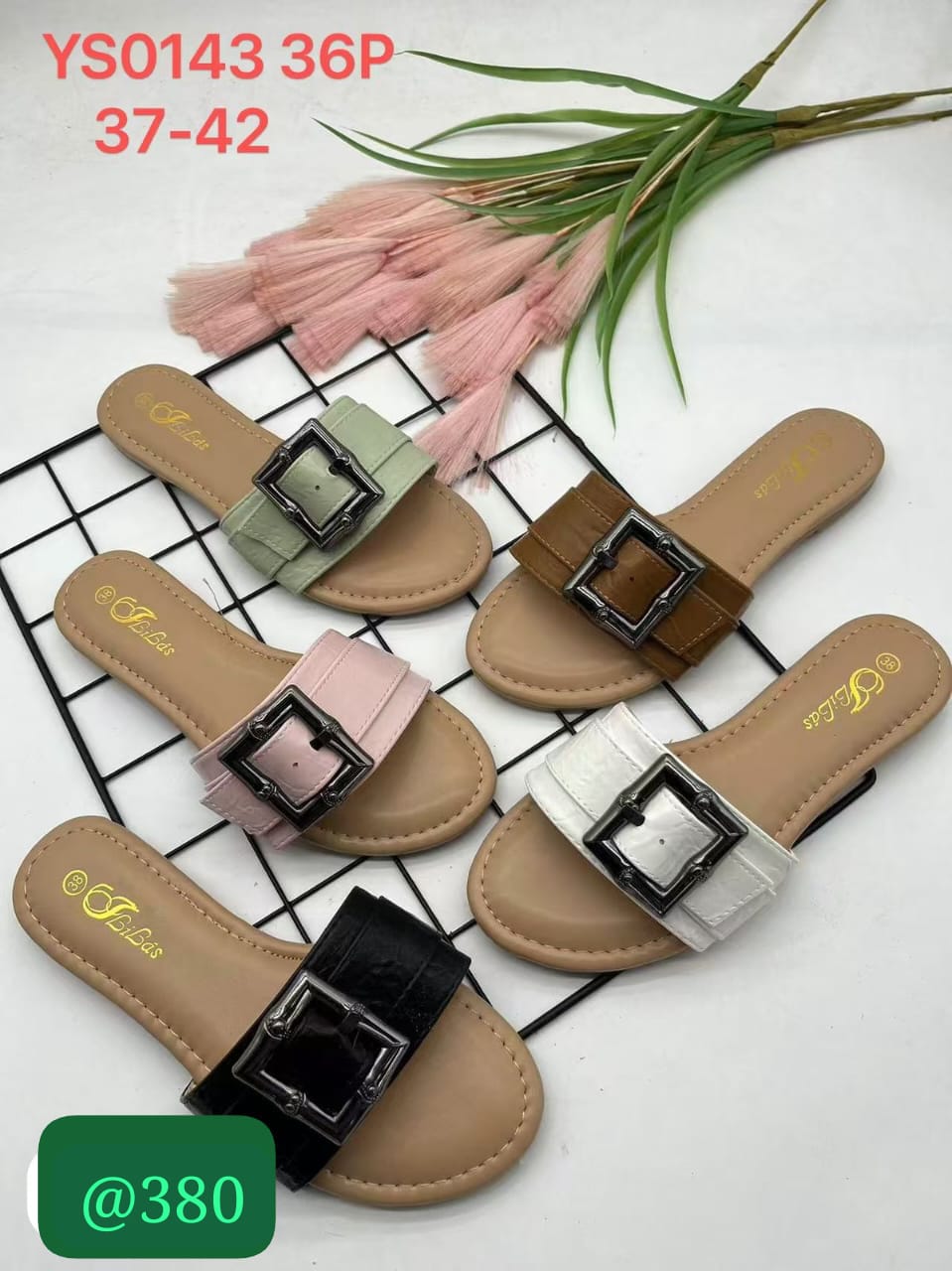 Ladies flat shoes